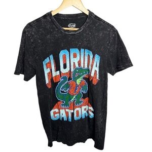University Of Florida | Florida Gators Graphic T-Shirt Small